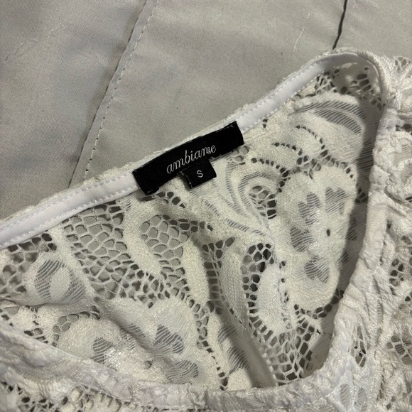 Elegant Lace Cold Shoulder Top - White, size S - Picture 3 of 3